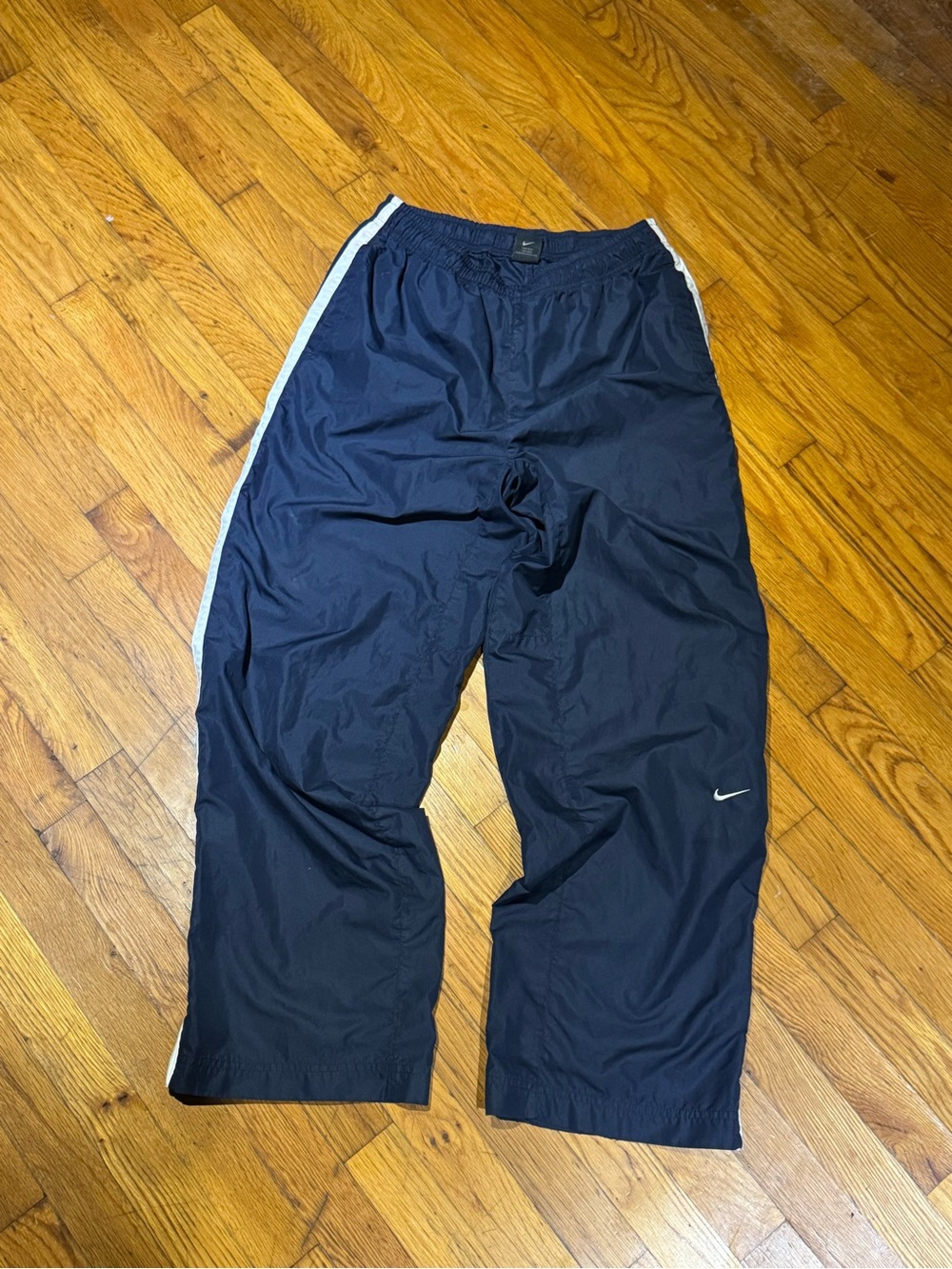 Vintage Nike Men's Navy Shell Track Pants with White Side Stripe (M)